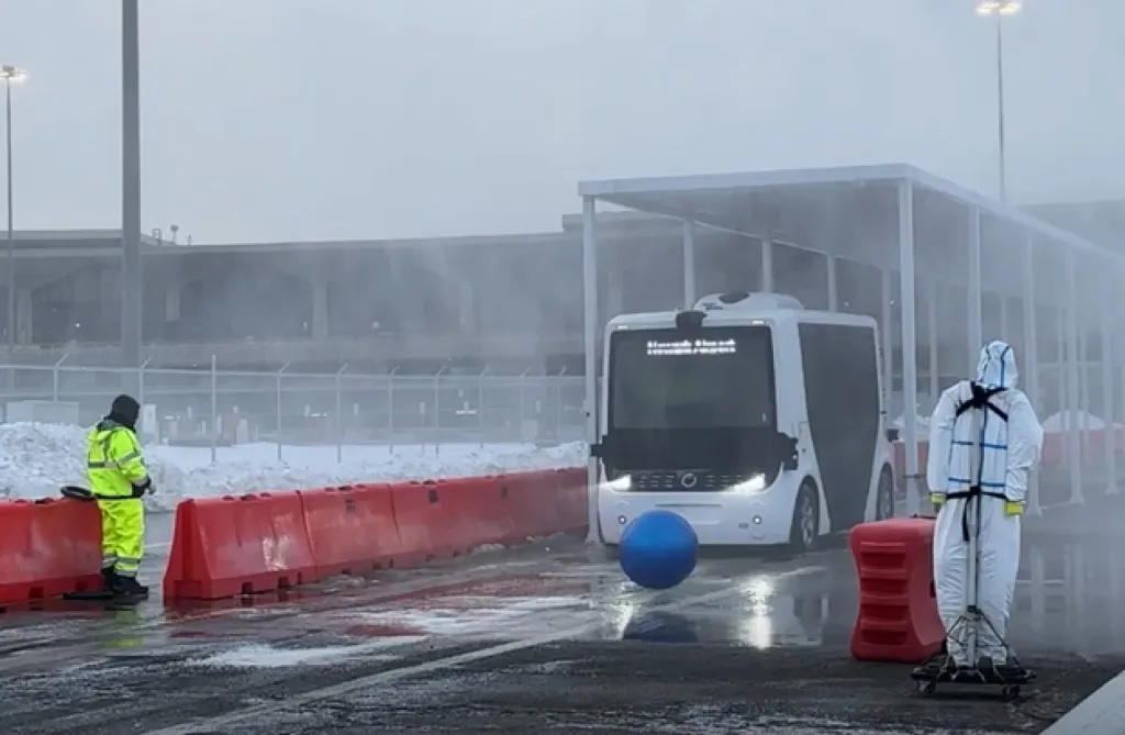 Port Authority self-driving bus undergoing testing in snowy conditions.